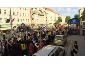 Berlin’de Binler Mısır Ve Suriye İçin Sokaklarda