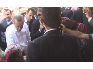 Ezilme Tehlikesi Geçiren Anne Ve Kızıyla Yakından İlgilendi