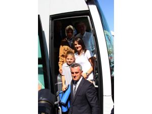 Başbakan Erdoğan, Kızı Sümeyye’yi Genç Hentbolcular İle Tanıştırdı