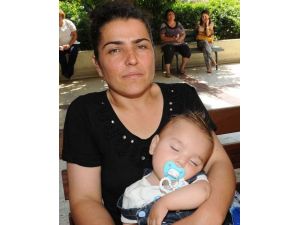 İki Böbreğini Kaybeden Bebek Nakil Bekliyor