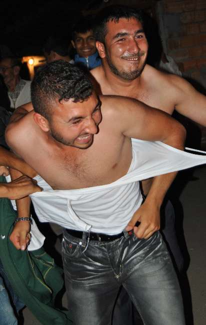 Bu Gelenekler Çok Çektiriyor...