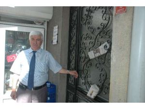 İstifa İçin Geldi Kilit Şokuyla Karşılaştı