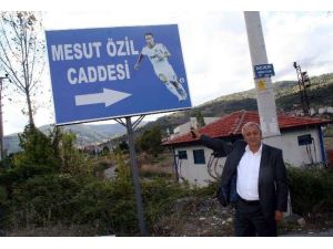 Mesut Özil Caddesi’nin Tabelası Değişiyor