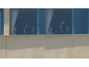 Gazetecilere El Salladı