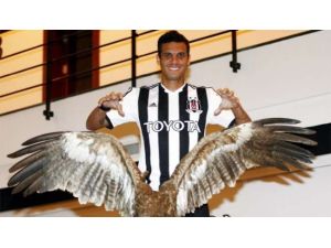 Yeni Kartal’a İmza Töreni
