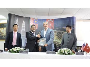 Caprice Grubundan, Malezyaya 4 Helal Otel