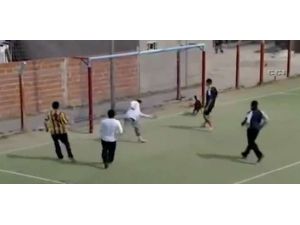 Köpekten Müthiş Kafa Golü