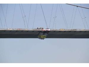 Köprüye Sarıgül Pankartı