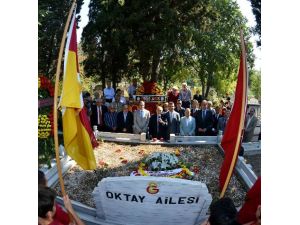‘taçsız Kral’ Kabri Başında Anıldı