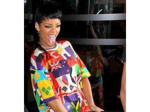 Rihanna Türk Bayrağını Göğsünde Taşıdı