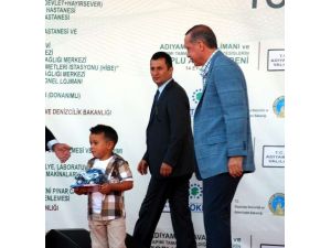 Erdoğan’dan Minik Şaire Oyuncak