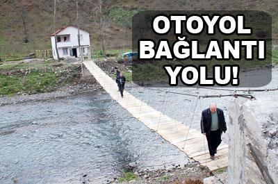 Otoyola ulaşmak için halatla köprü yaptılar! 