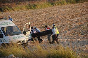 Otomobil Tarlaya Uçtu: 2 Ölü