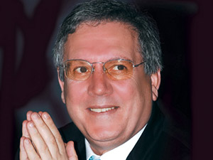 Aziz Yıldırım: Sporun Yanında Eğitimde De Mücadele Veriyoruz