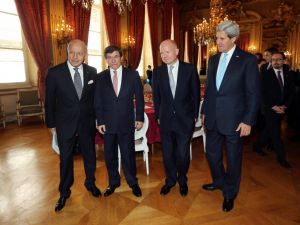 Davutoğlu Dörtlü Suriye Toplantısı İçin Pariste