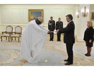 Benin Büyükelçisi, Cumhurbaşkanı Güle Güven Mektubunu Sundu