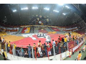 Galatasaray Taraftarından Muhteşem Koreografi