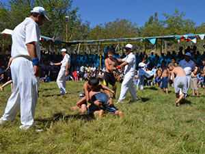 17. Kısa Şalvar Güreşlerini Yoğun İlgi