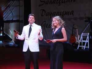 Altın Kozada Demet Akalın Rüzgarı