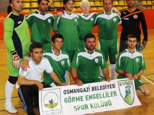 Buges’te Şampiyonluk Şarkıları Söyleniyor