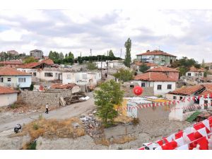 Mamak Kentseldönüşüm Bölgesindeki Evlerin Yıkım Töreni