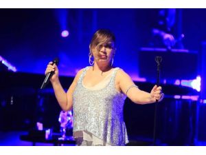 Minik Serçe Mest Etti