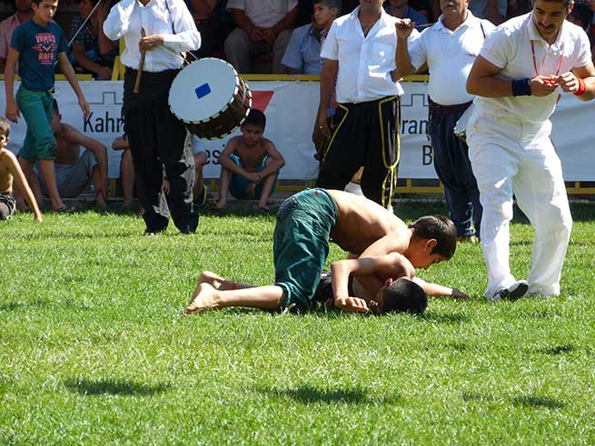 Güreşler Kıran Kırana Devam Ediyor