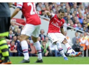 Mesut Harikalar Yaratmaya Devam Ediyor