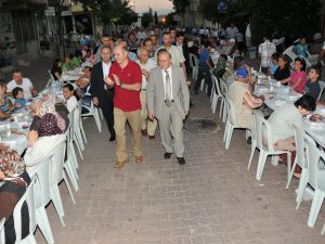 Ak Partili Kuzu, Gaziosmanpaşada Sokak İftarına Katıldı