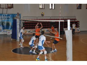 Plevnespor Voleybol Takımının 4 Oyuncusu Zehirlendi