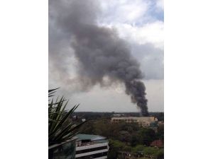 Avm’den Siyah Dumanlar Yükseliyor