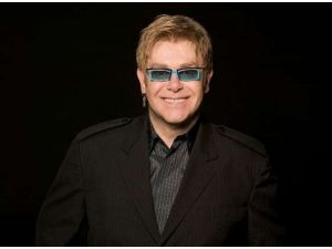 Putin, Elton John’u Yasakla
