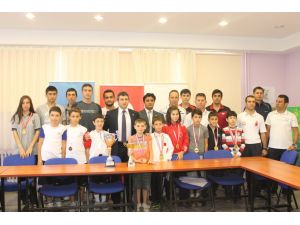 Spor İl Müdürü Mete, Madalya Kazanan Sporcularla Bir Araya Geldi