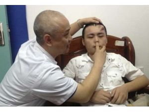 Alnından Burun Çıktı