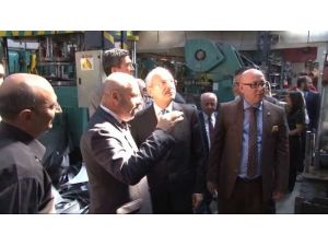 İşçilerle Yemek Yedi