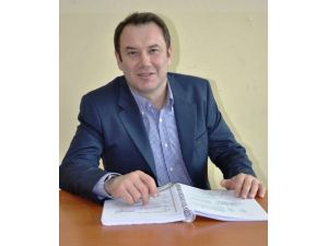 Üniversitede Hoca Oldu