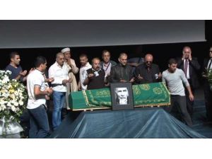 Tuncel Kurtiz’e Veda