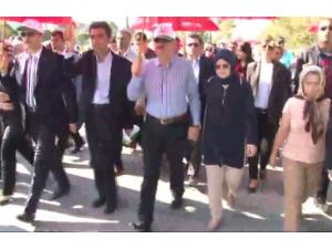 Sağlıklı Toplum İçin Eşiyle El Ele Yürüdü