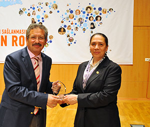 Poyraz: “Cennet Annelerin Ayağı Altındadır”