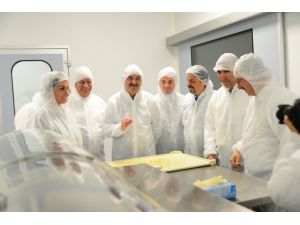 Bakan Müezzinoğlu, Beylikdüzü’nde İlaç Fabrikası Açtı