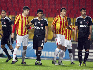 Beşiktaş Zorlansa da Gruplara Kaldı