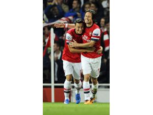 Mesut Özil’in Arsenal Başarısı Sürüyor