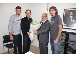 Manisa Valisi Savaş’dan Akhisar Belediyespor’a Destek
