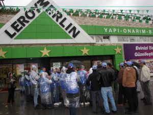 Leroy Merlın Çalışanları Greve Gitti