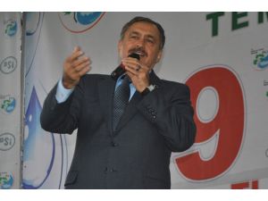 Bakan Eroğlu Mikrofonun Azizliğine Uğradı