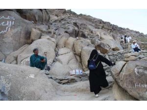 Hacı Adayları Sevr Mağarasında