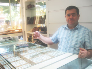 Altın Yastık Altında