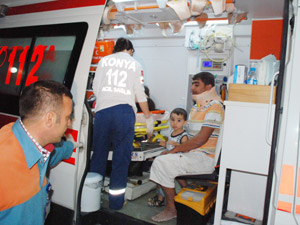 Minibüs Devrildi: 15 Yaralı 