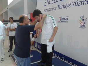 Engelleri Yüzerek Aştılar