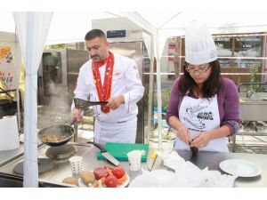 Japon Gelinler Hünerlerini Sergiledi